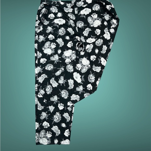 BEAUTIFUL LINGERED SET•BELTED ROBE+ LONG PANTS + SHORTS•ALL WITH POCKETS•NEW•XXL - Picture 3 of 14